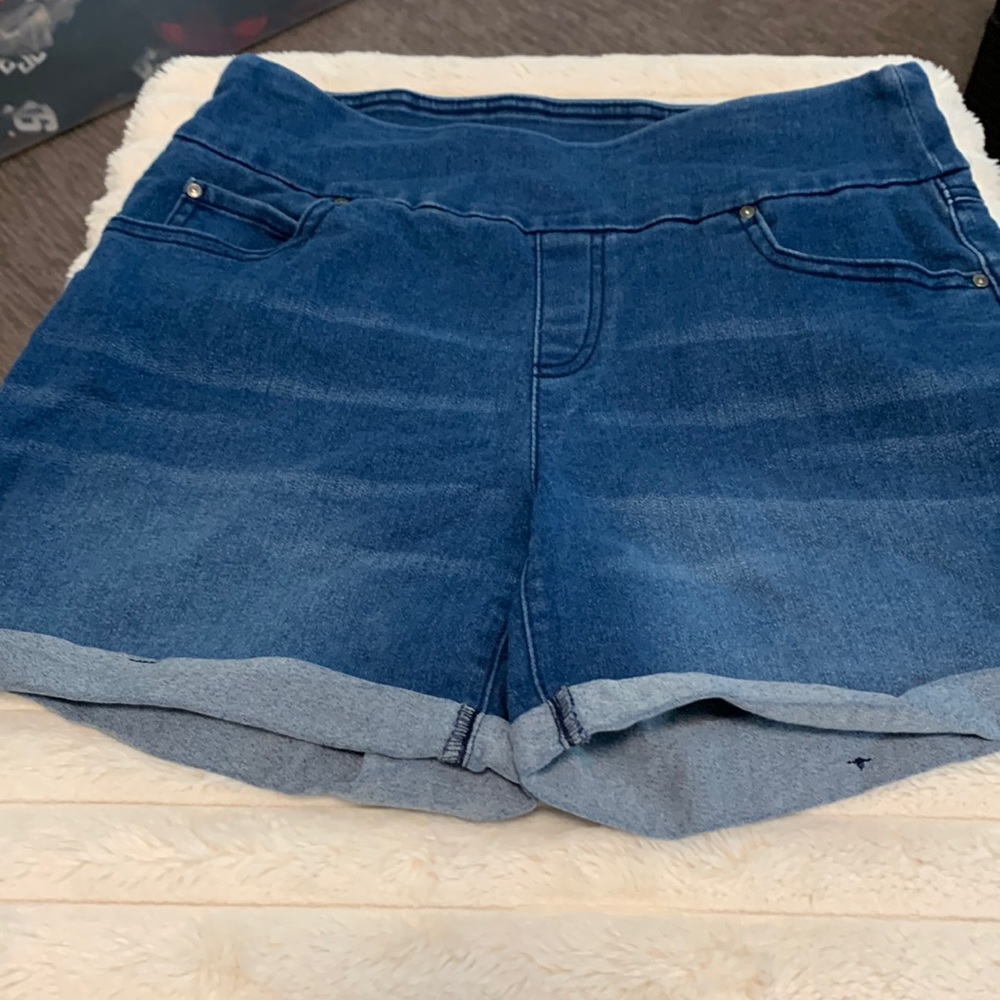 Woman’s high waisted shorts